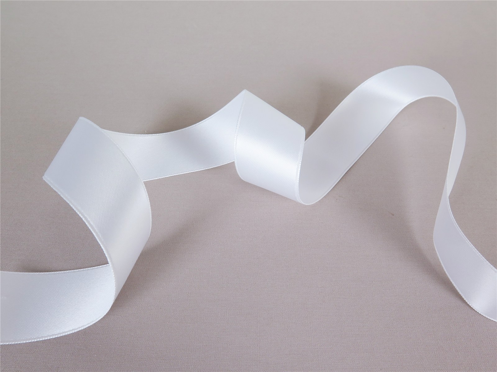 Double Face Satin Ribbon - Plain - 401 Blanc - 25 mm