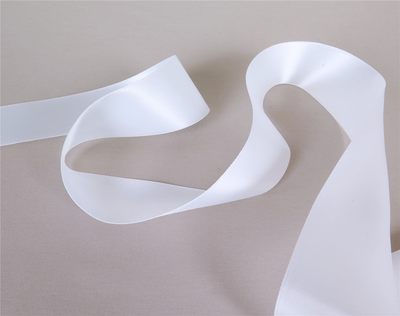 Double Face Satin Ribbon - Plain - 401 Blanc - 40 mm