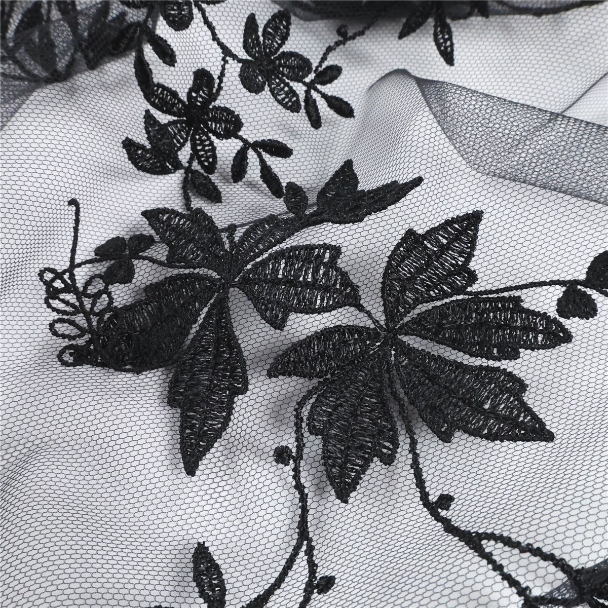 Tulle invisible brodé de motifs libres - Carolina - Noir - 138 cm