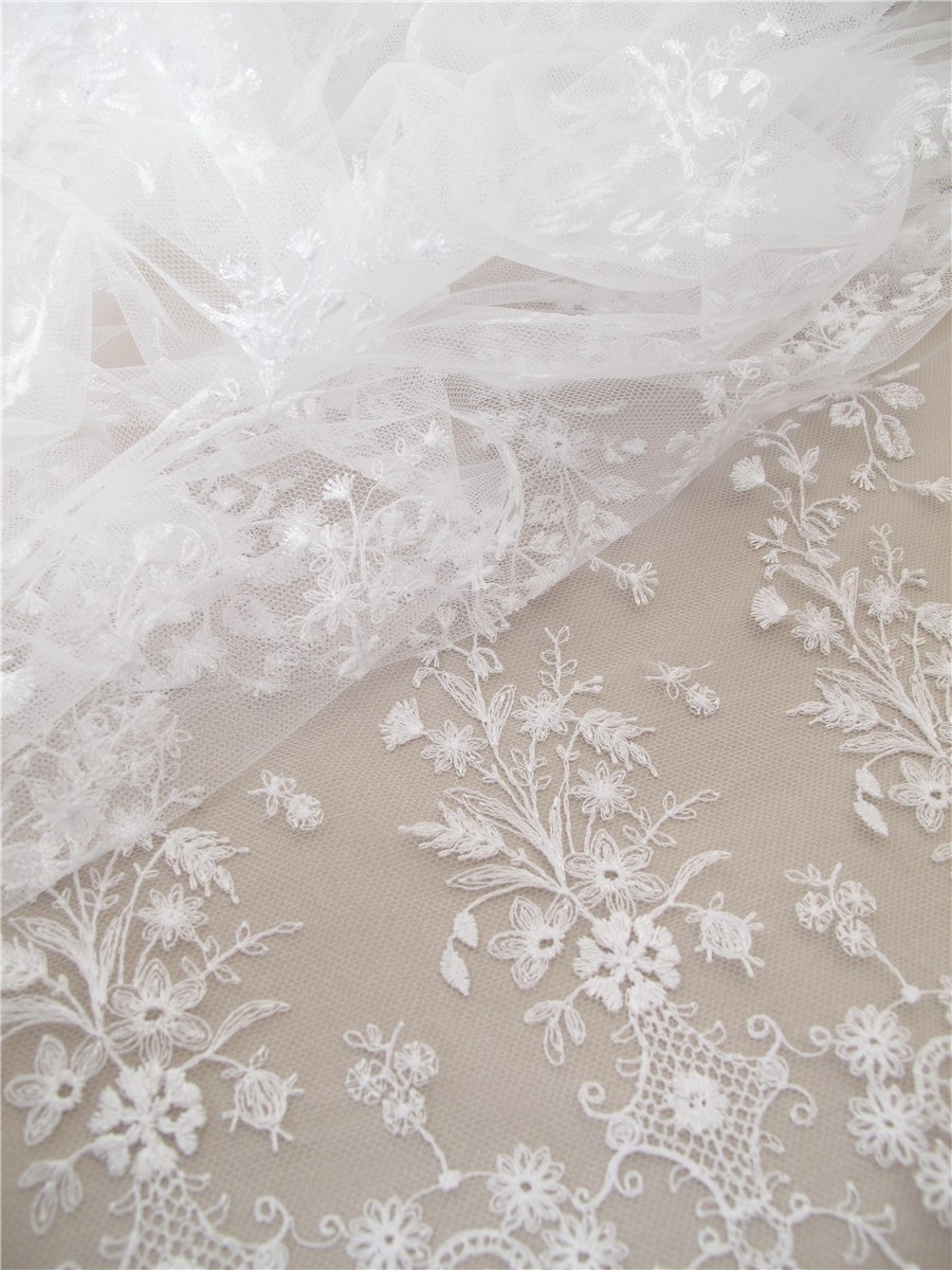 fine Embroidery on Sheer Tulle - Botticelli - Blanc Optique - 130 cm