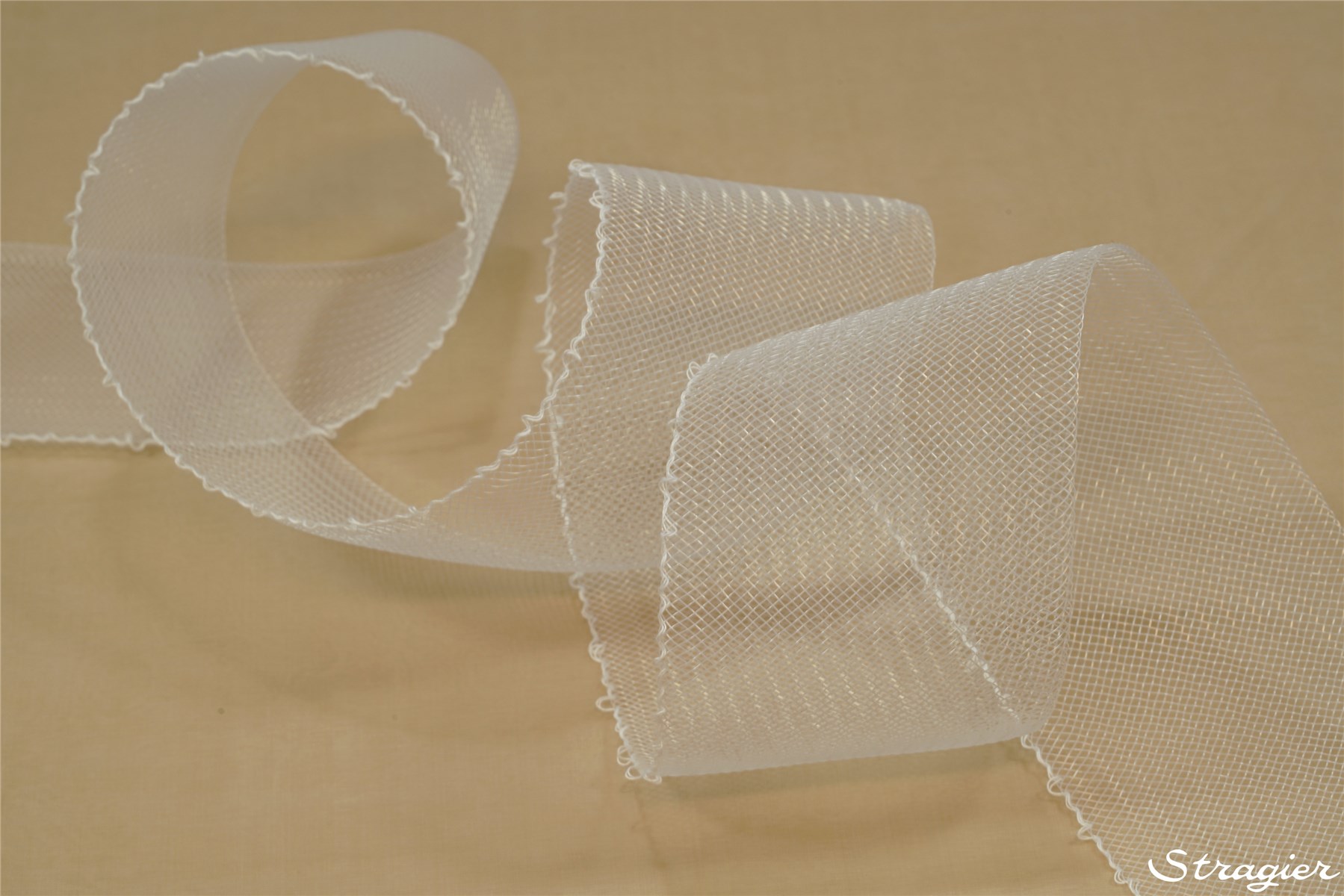 Horsehair braid - coarse - with thread - Plain - Blanc - 83 mm