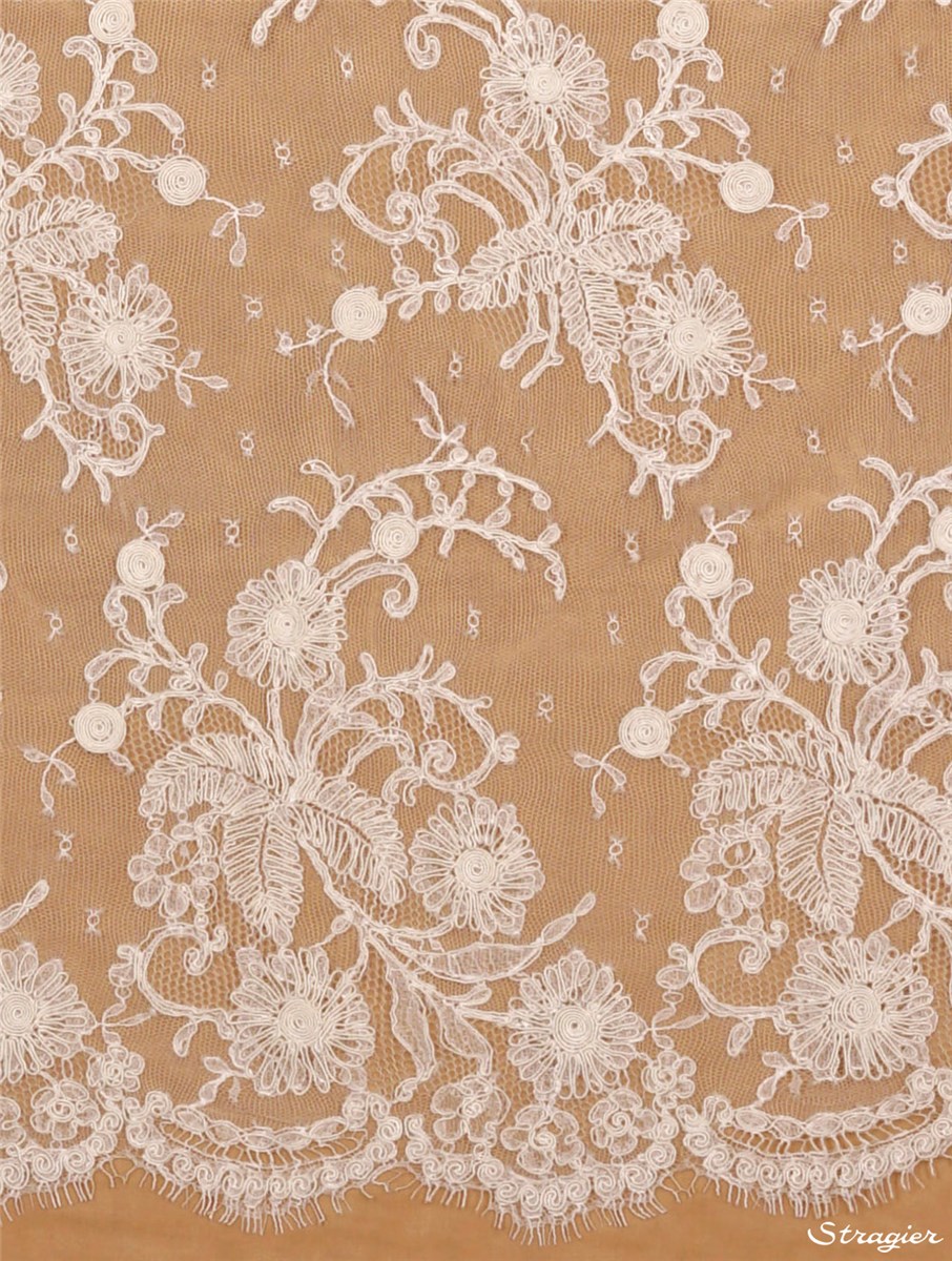 Chantilly Lace embroidered with a cord underlining - Nestinne - Stragier Ivory - 90 cm