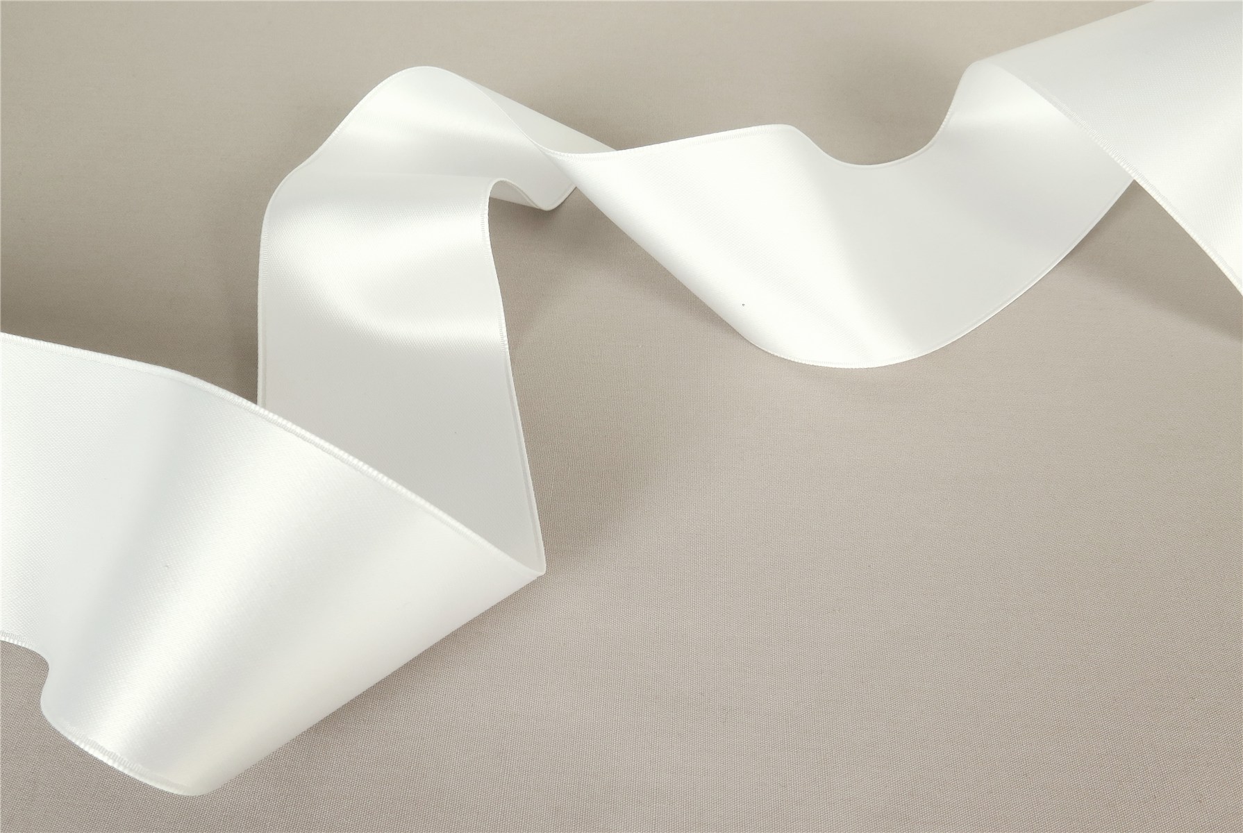 Double Face Satin Ribbon - Plain - 405 Porcelaine - 50 mm