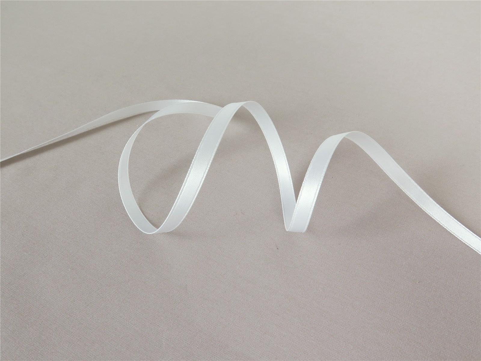 Double Face Satin Ribbon - Plain - 405 Porcelaine - 6 mm