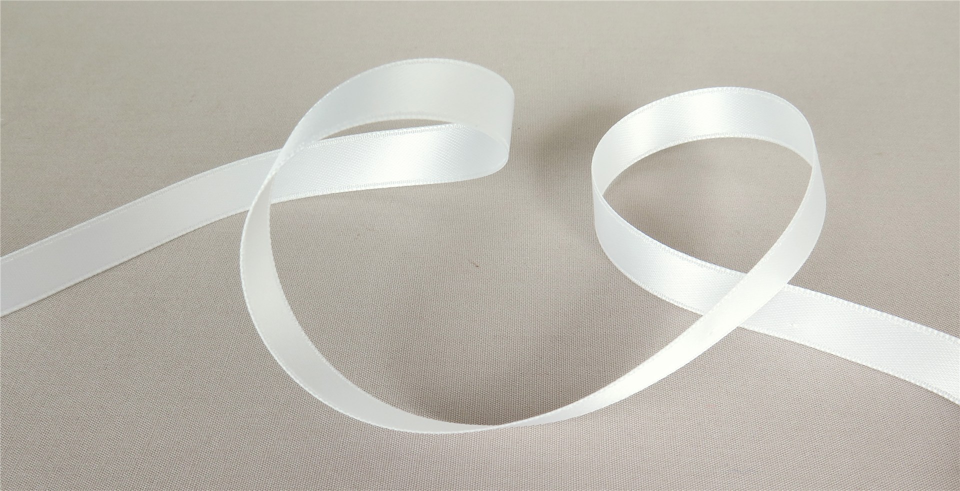 Ruban Satin double face - uni - 405 Porcelaine - 10 mm