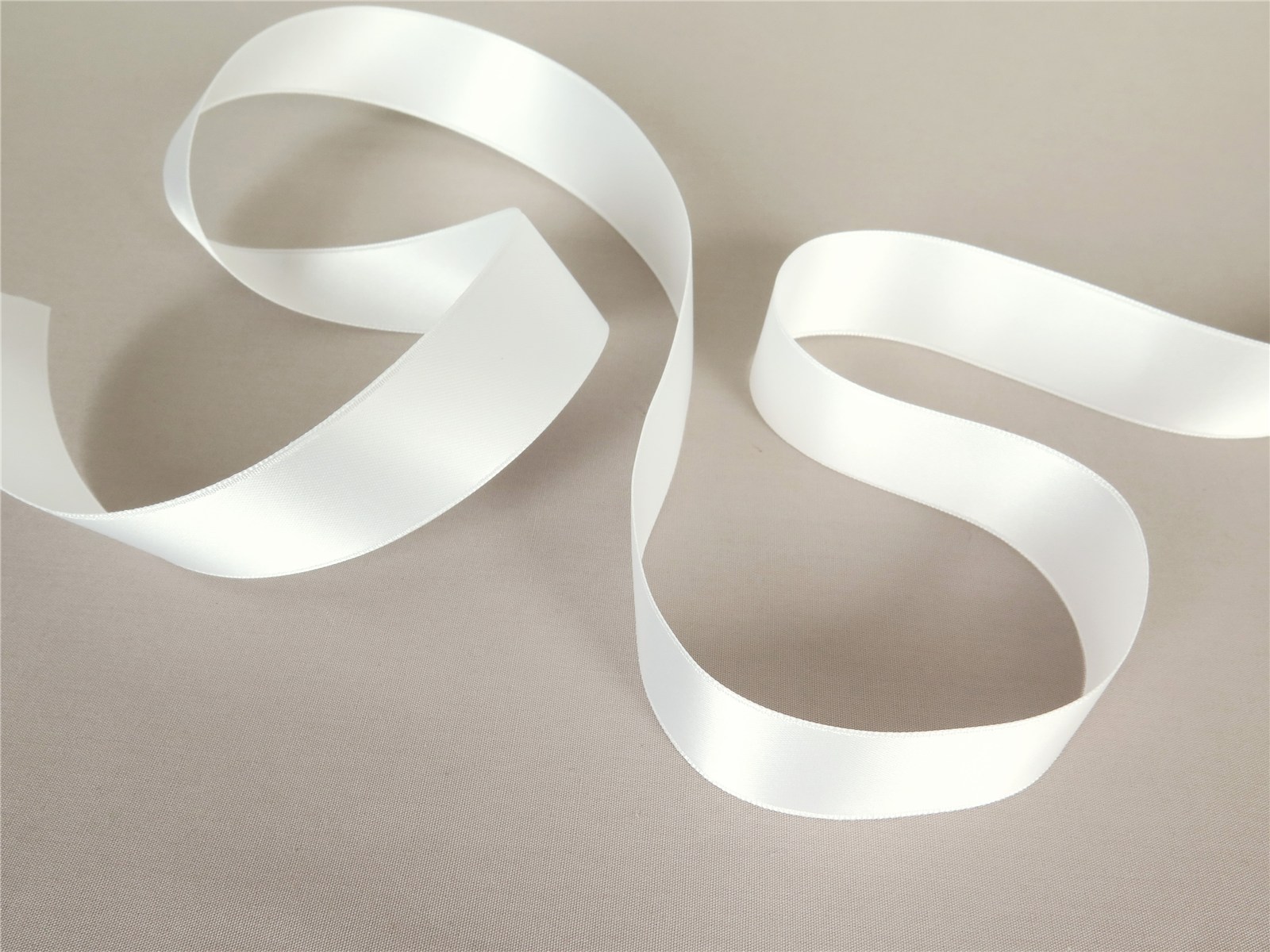 Double Face Satin Ribbon - Plain - 405 Porcelaine - 25 mm