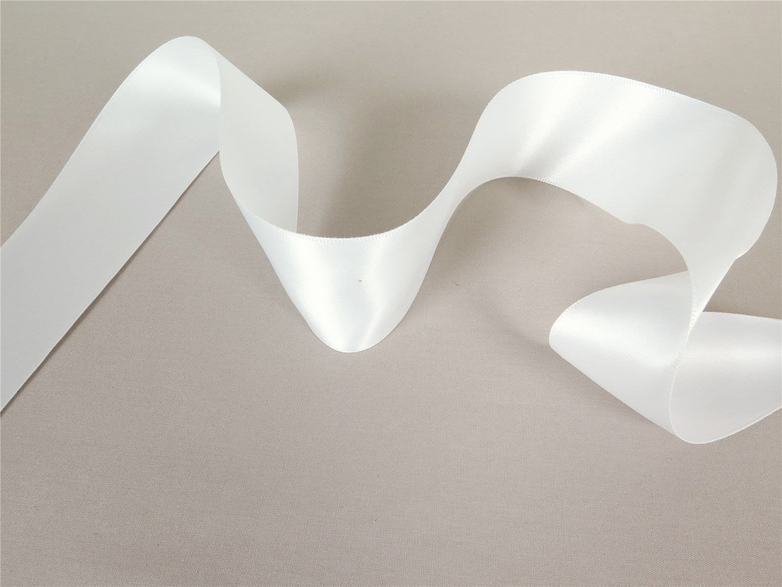 Double Face Satin Ribbon - Plain - 405 Porcelaine - 40 mm