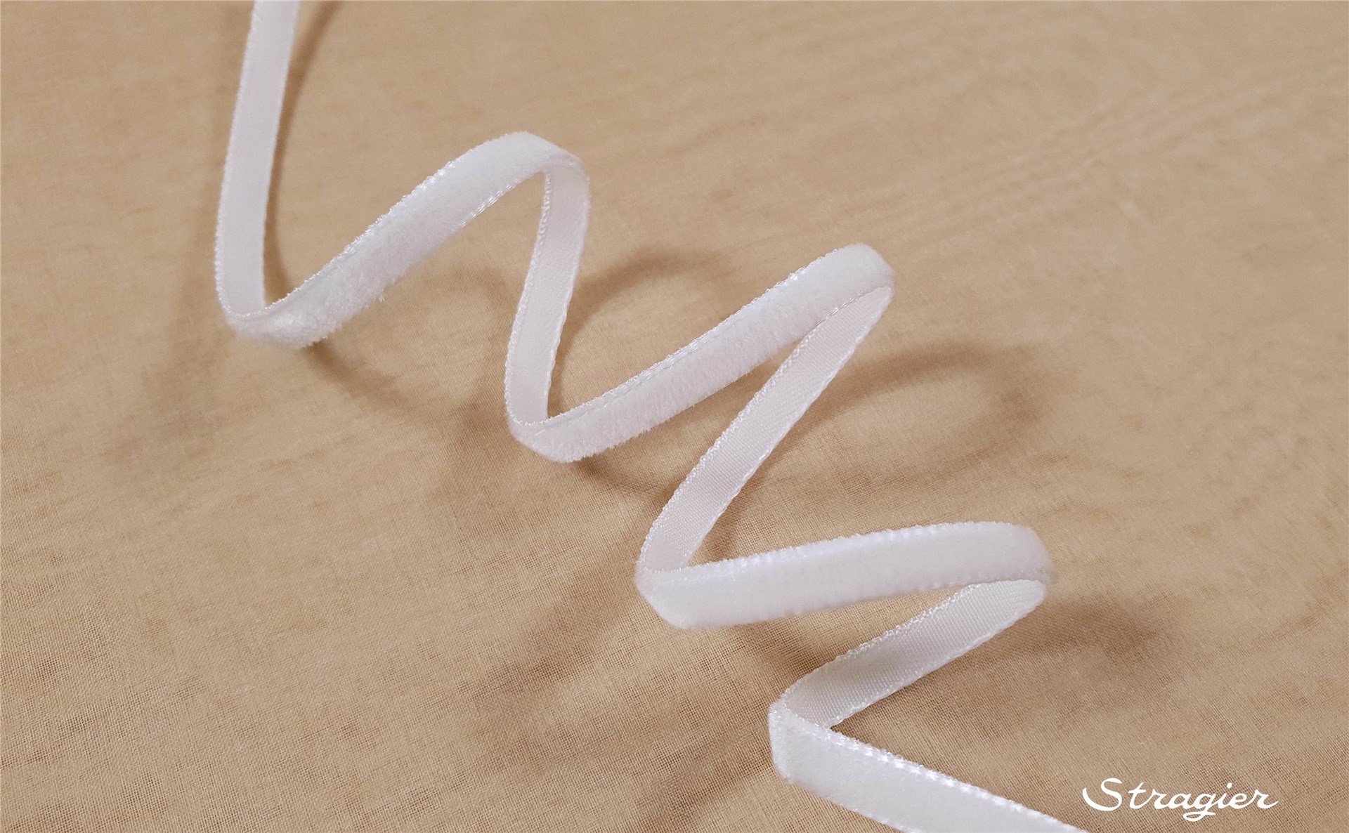 Ruban Velours - uni - 607 Ecru - 5 mm