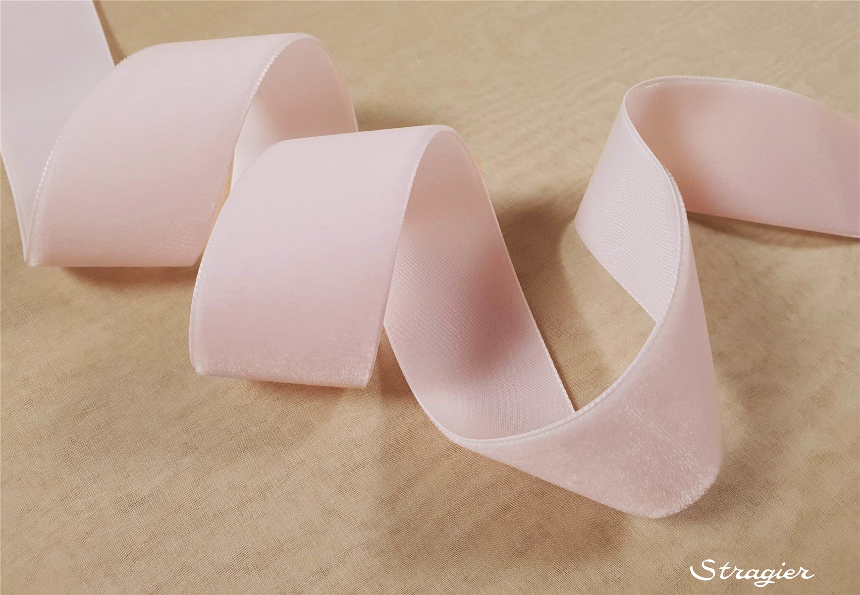 Velvet Ribbon - Plain - 630 Pink - 36 mm