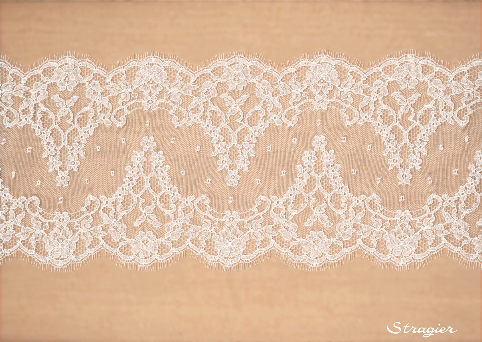 Chantilly Lace - Julienne - Stragier Pale Ivory - 20 cm