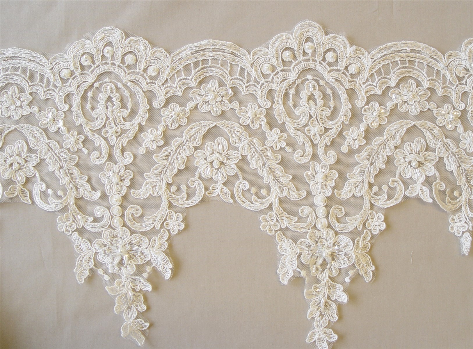 Broderie Perlée - 011702 - Blanc - 20 cm