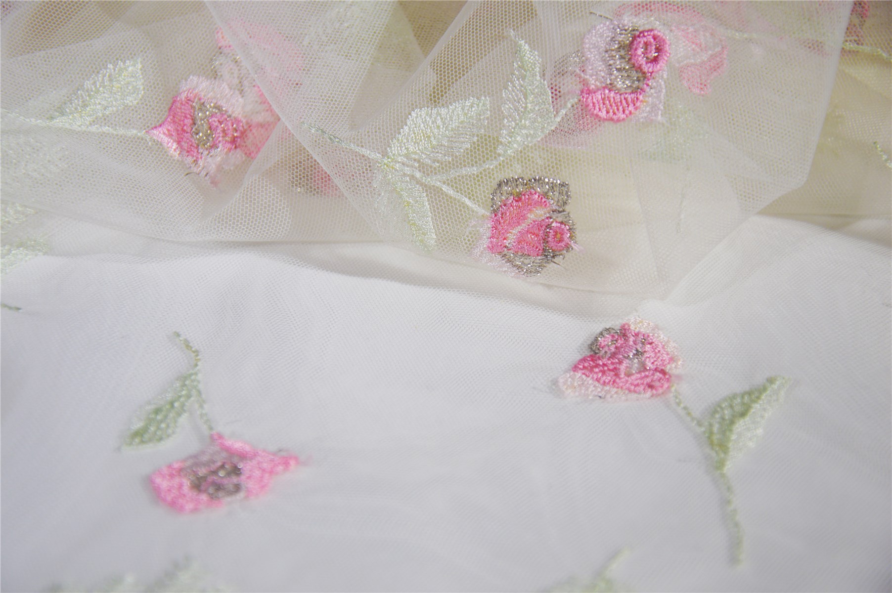 Broderie fine sur tulle - Rose des Bois - 31
