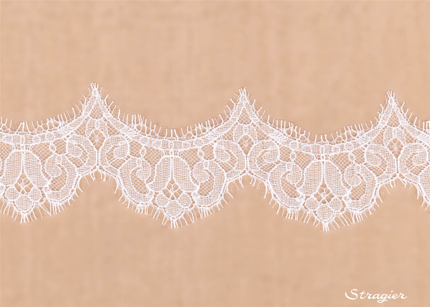 Chantilly Lace - Onde - Stragier Optical White - 4 cm
