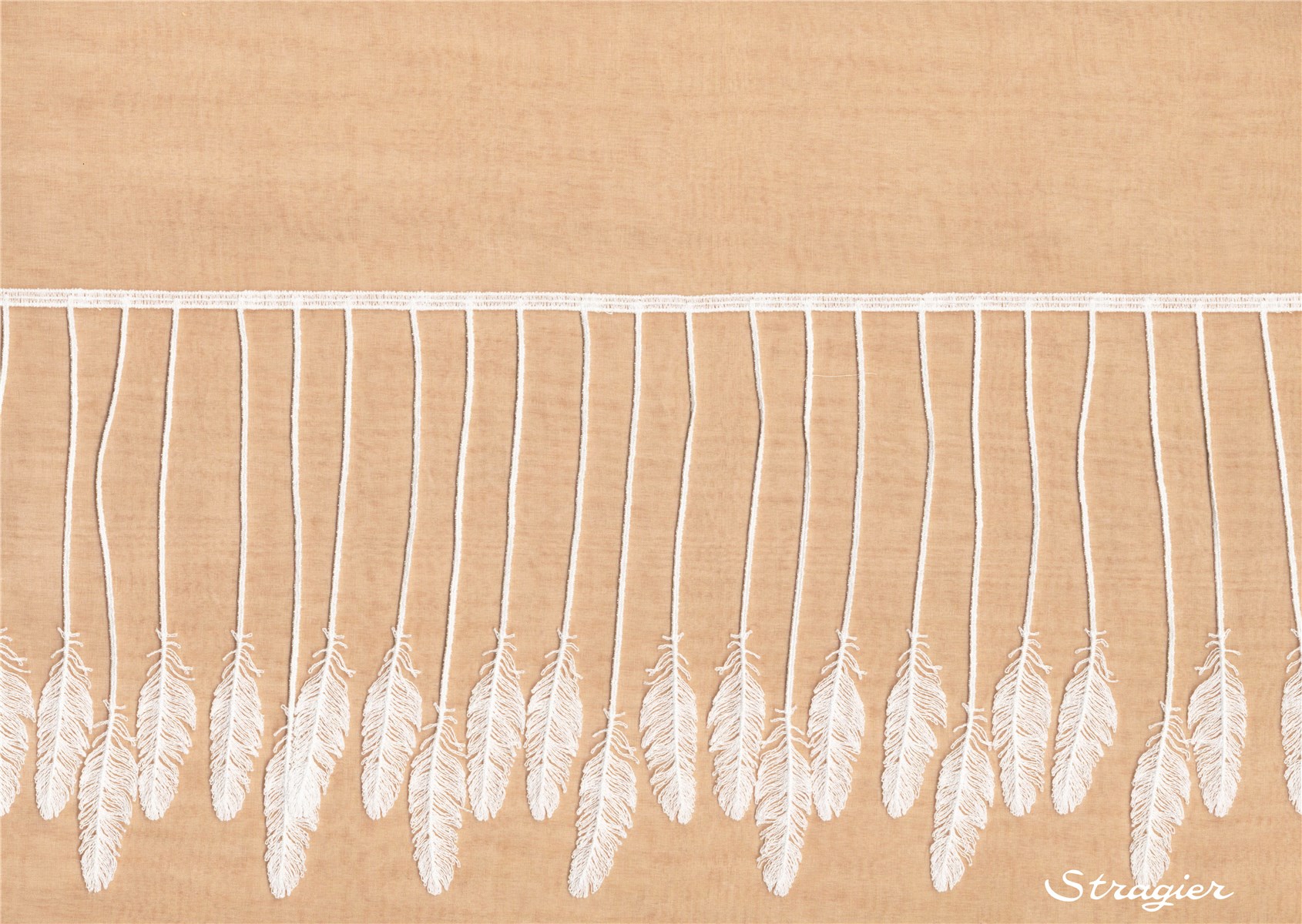 Galon brodé de motifs libres - Piumina - Porcelaine Stragier - 18 cm