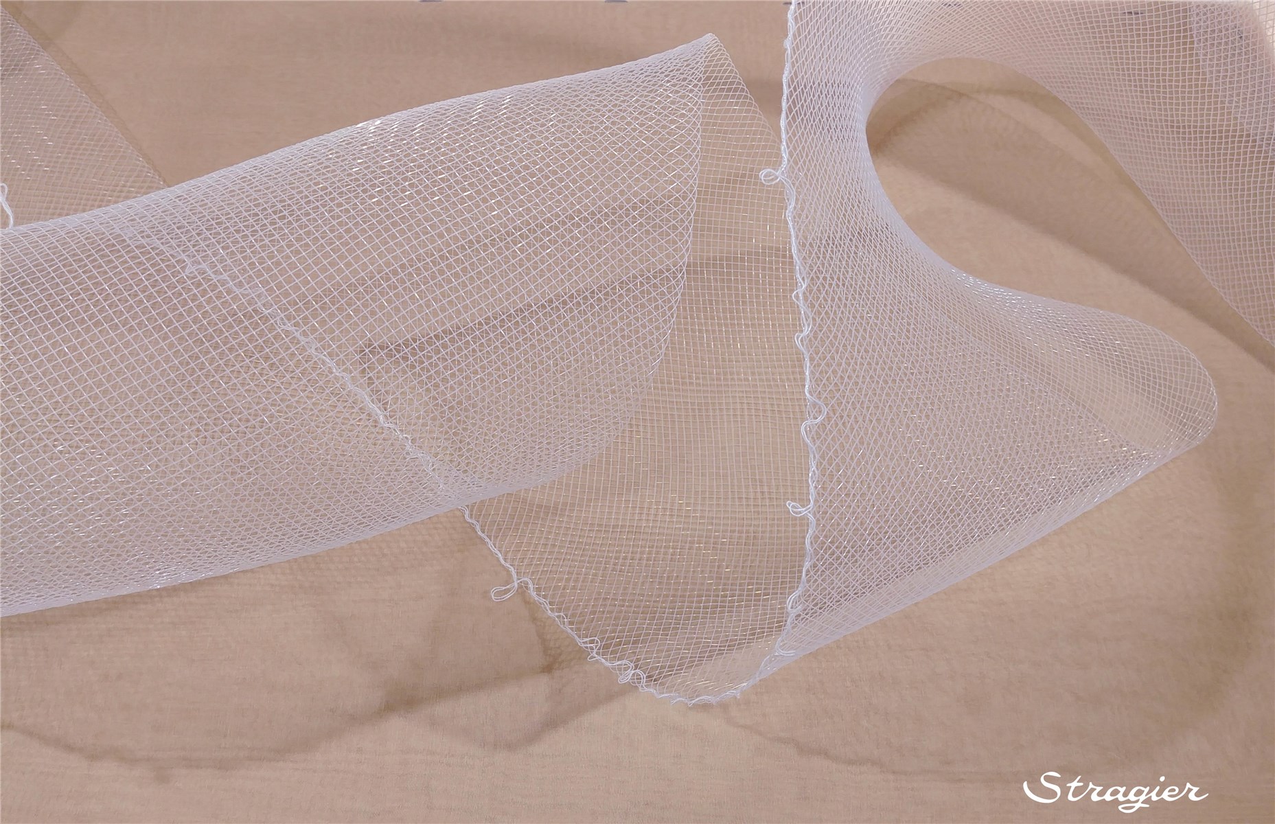 Horsehair braid - coarse - with thread - Plain - Blanc - 210 mm