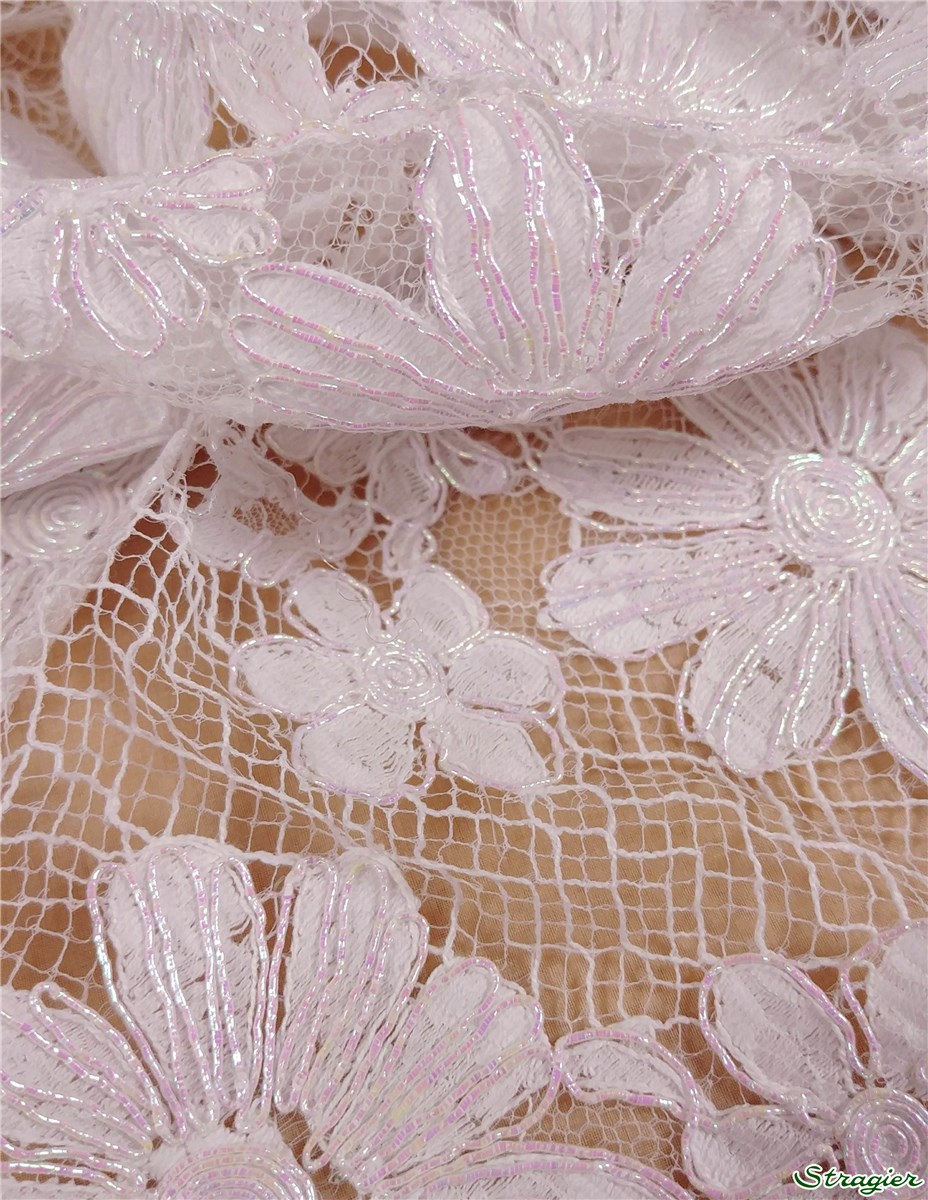 Calais Lace embroidered with a cord underlining - Marguerite - Blanc irisé - 90 cm