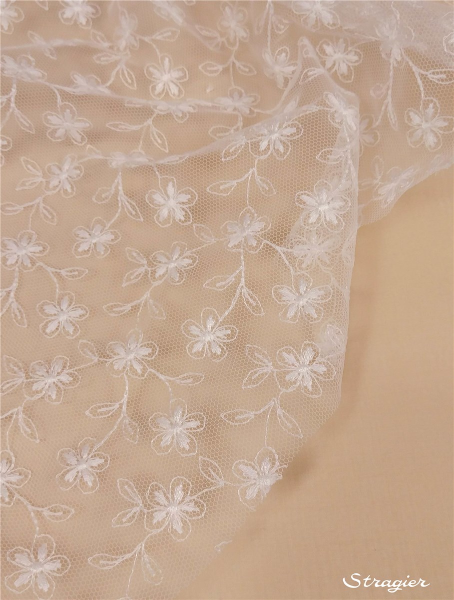 Broderie fine Coton sur Tulle invisible - Bucolia - Porcelaine Stragier - 142 cm