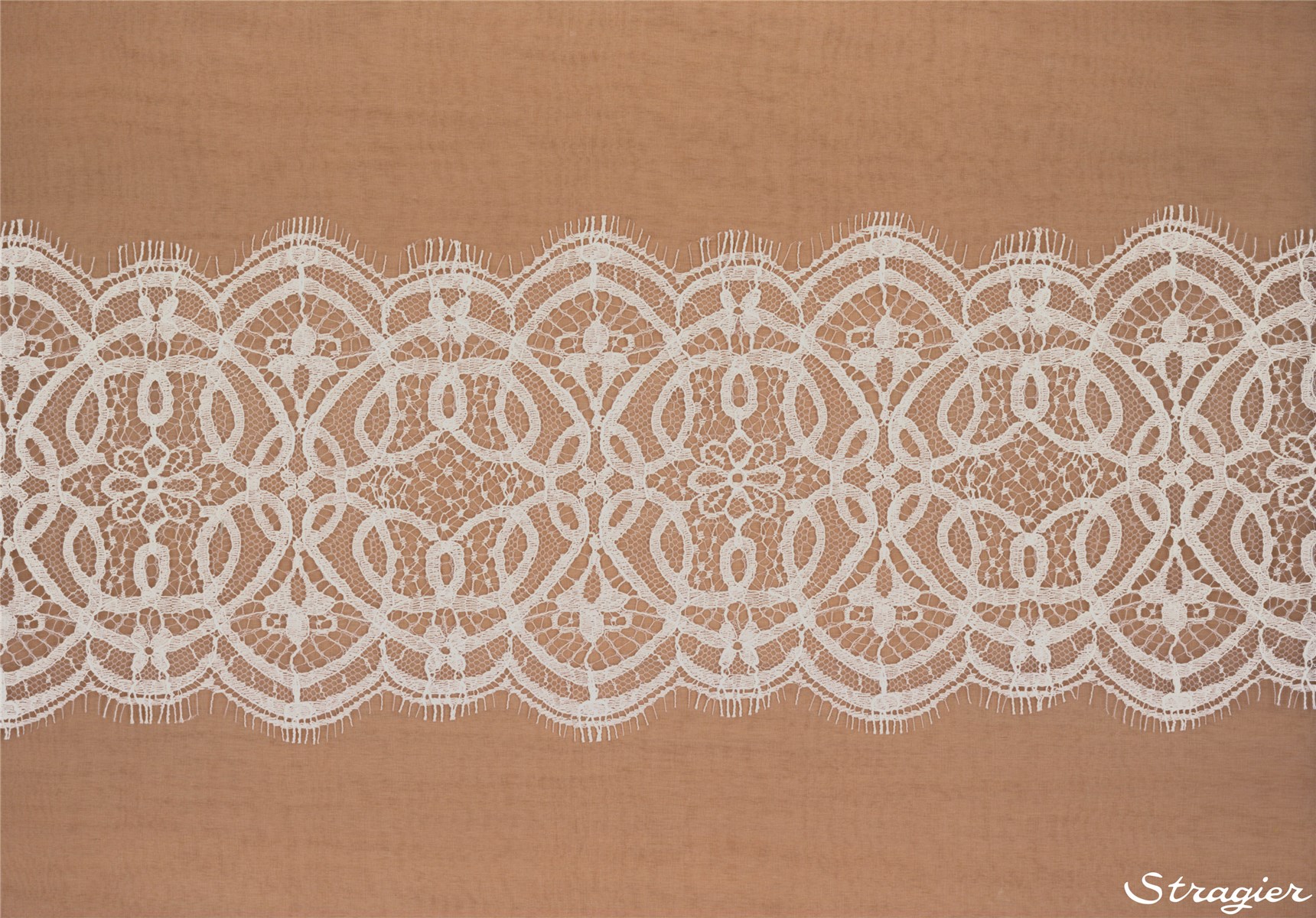 Dentelle de Calais - Cristal - Ivoire clair Stragier - 17 cm