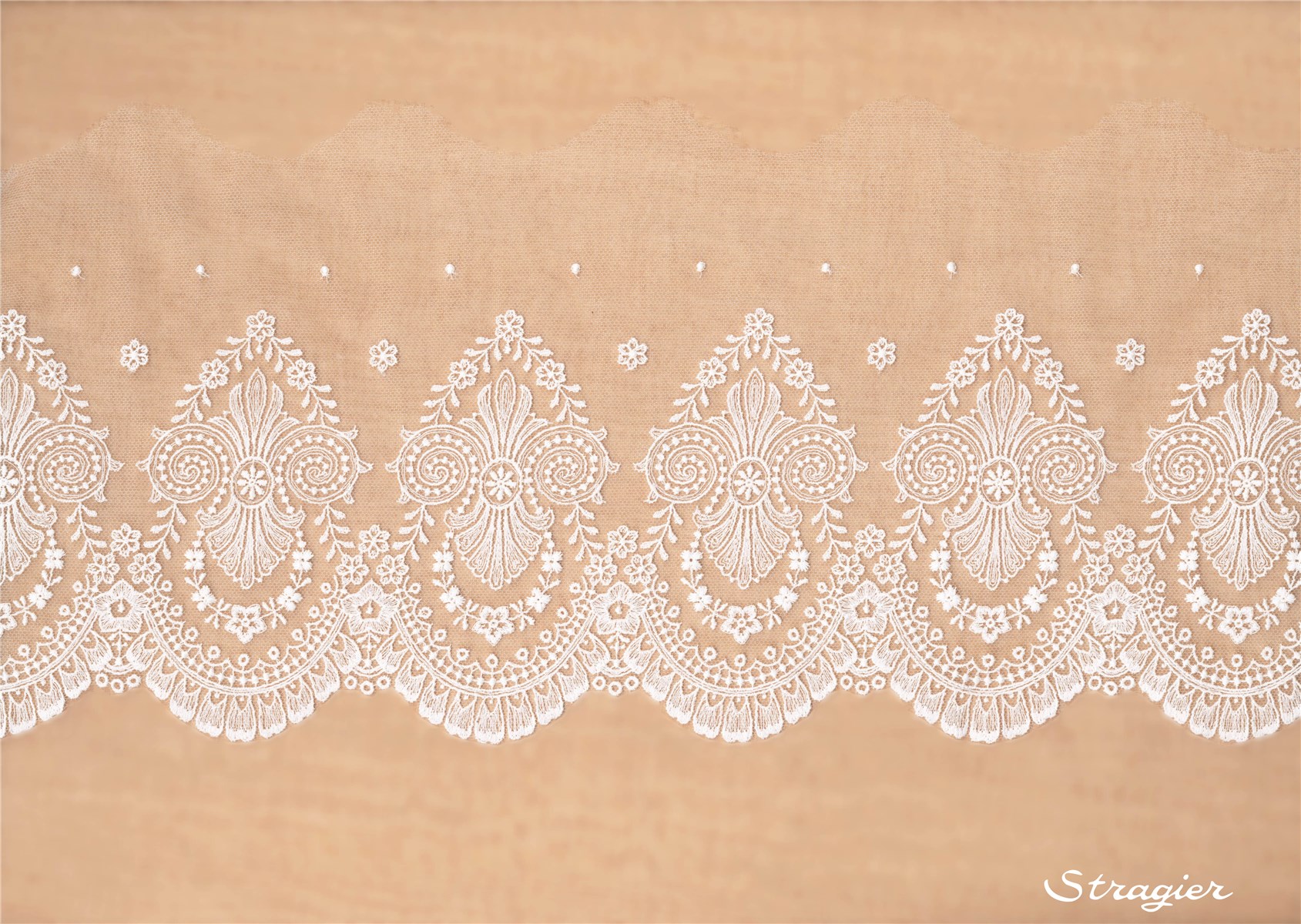 Broderie fine Coton sur Tulle invisible - Clothilde - Ivoire clair Stragier - 15 cm