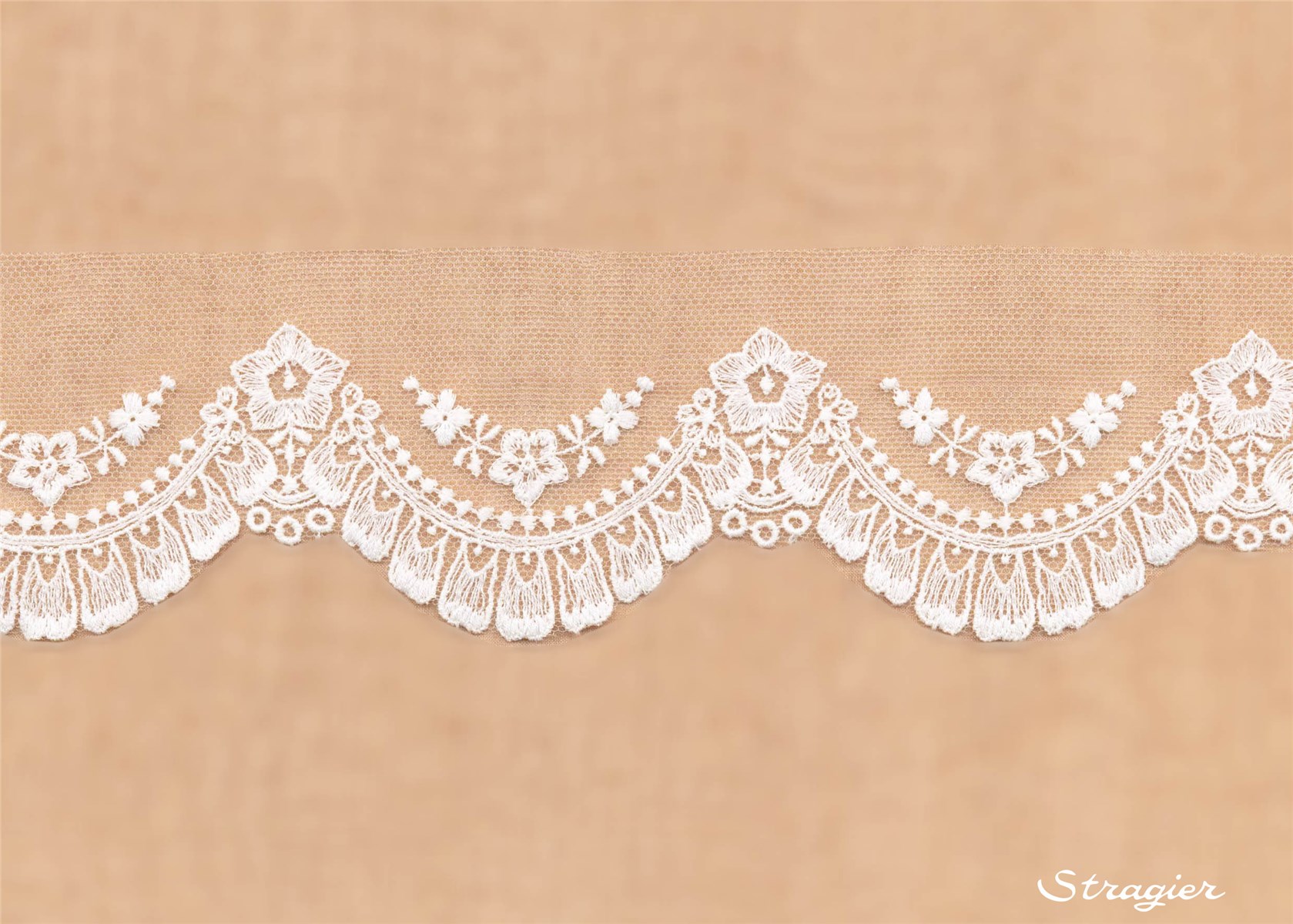 Broderie fine Coton sur Tulle invisible - Clothilde - Ivoire clair Stragier - 7 cm