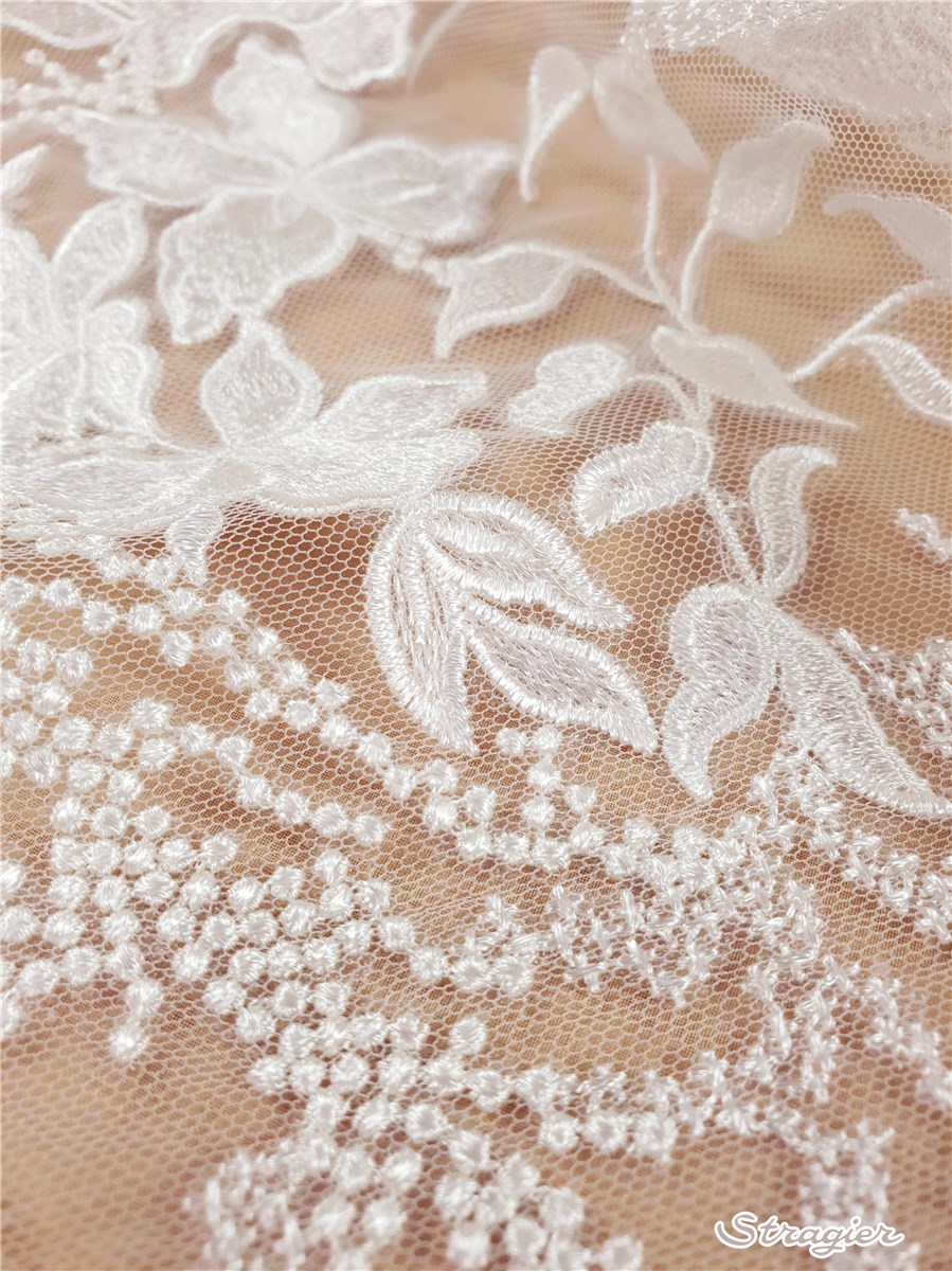 Broderie sur Tulle - Sylvanelle - Porcelaine Stragier - 139 cm