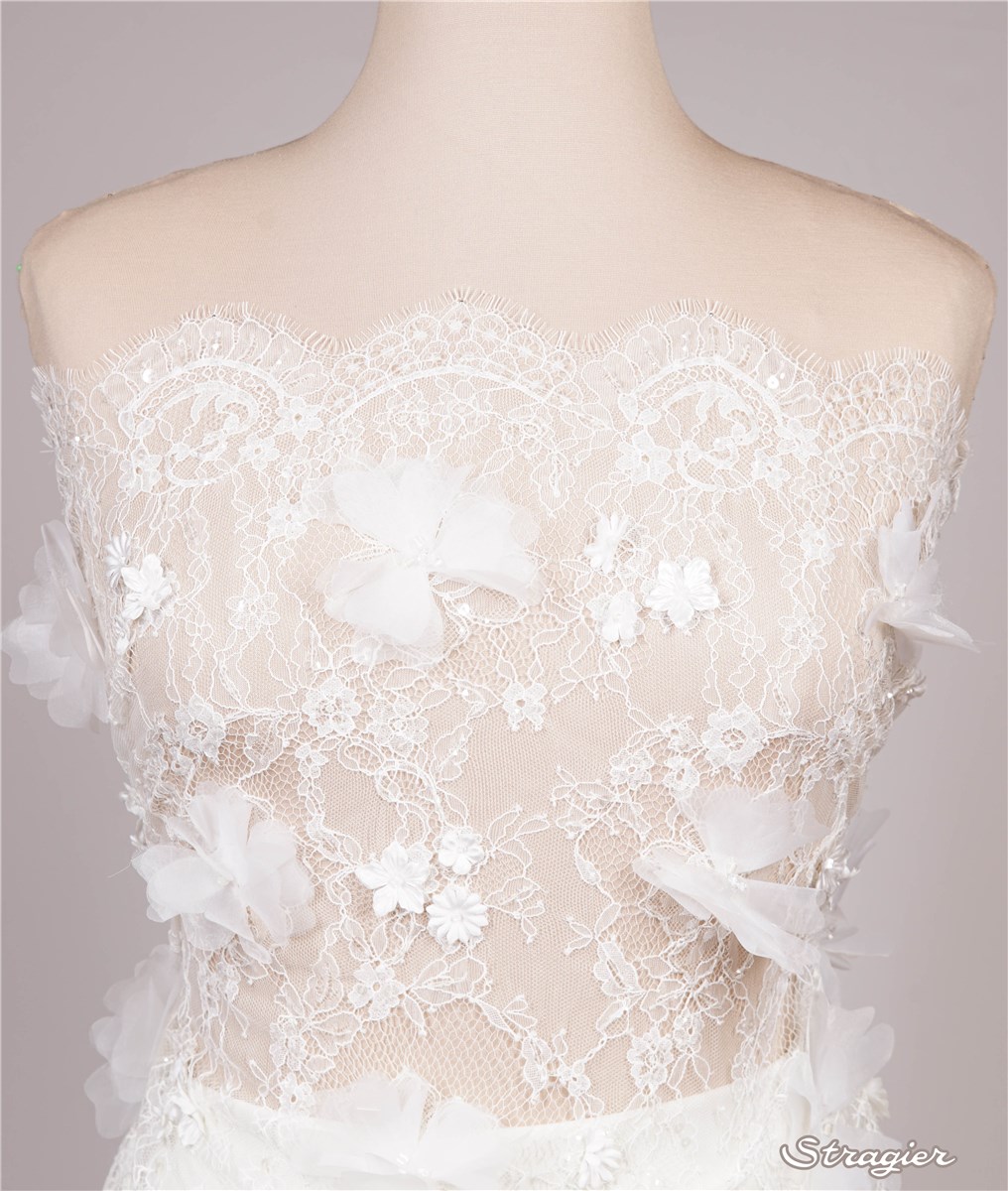 Dentelle Chantilly brodée de motifs 3D - Evanye - Ivoire clair Stragier 