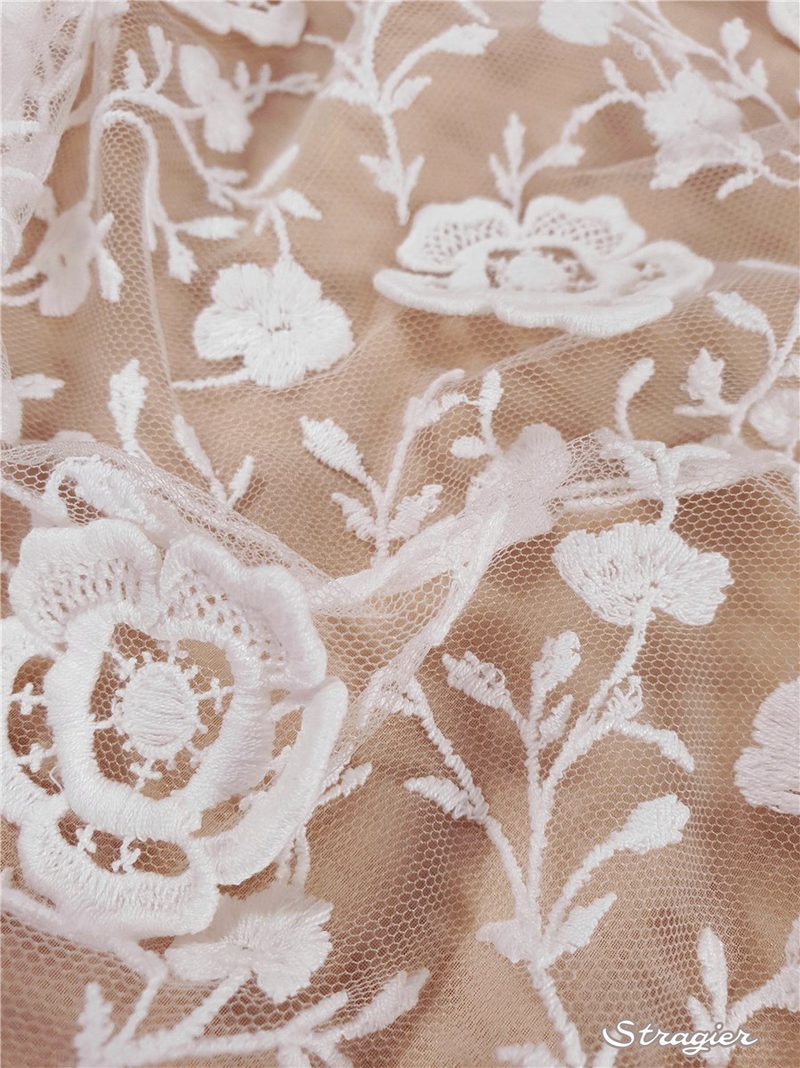 Broderie fine Coton sur tulle invisible - Orea - Ivoire clair Stragier - 145 cm