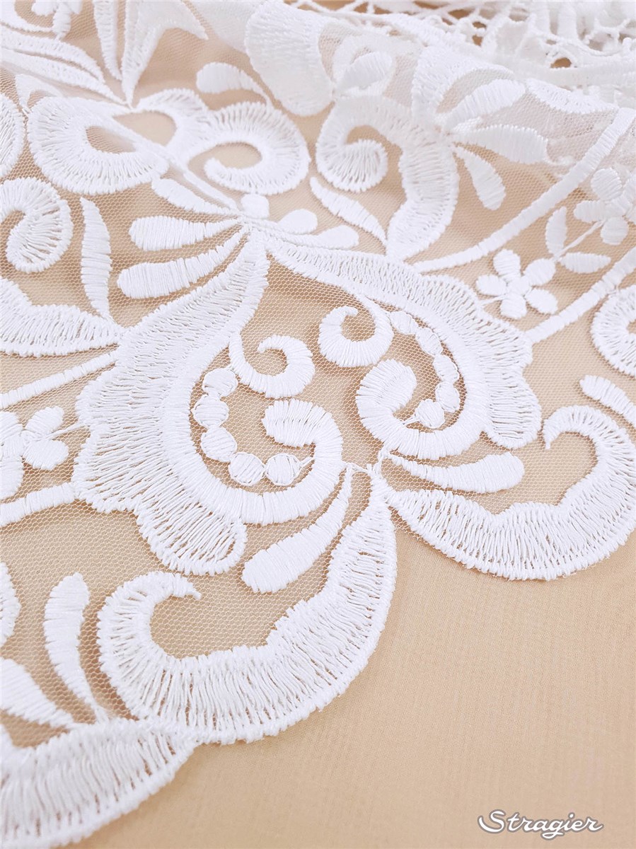 Guipure brodée sur tulle - matte - Odinella - Porcelaine Stragier - 135 cm