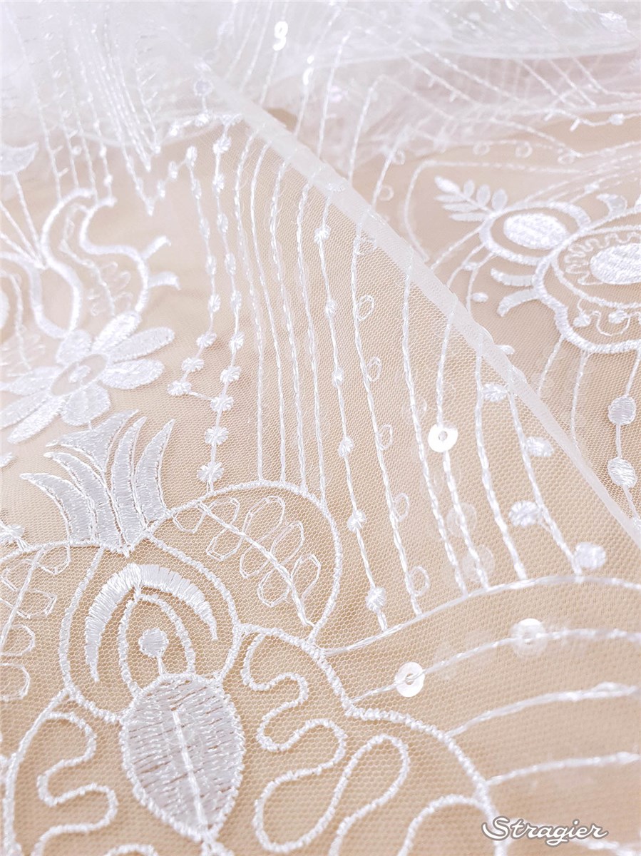 Tulle fin brodé pailleté - Estellia - Porcelaine Stragier - 137 cm