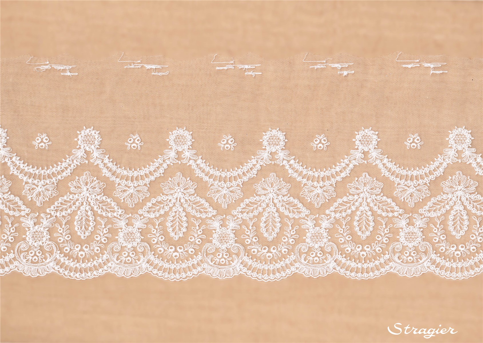 Broderie fine sur Tulle invisible - Harmonie - Ivoire clair Stragier - 18 cm