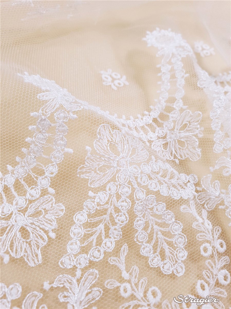 fine Embroidery on sheer Tulle - Harmonie - Ivoire clair Stragier - 18 cm