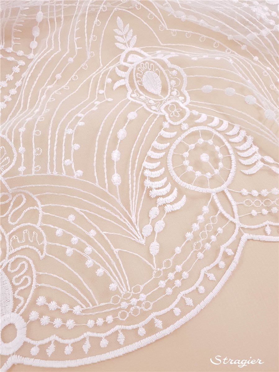 Broderie sur tulle fin - matte - Estellia - Porcelaine Stragier - 137 cm