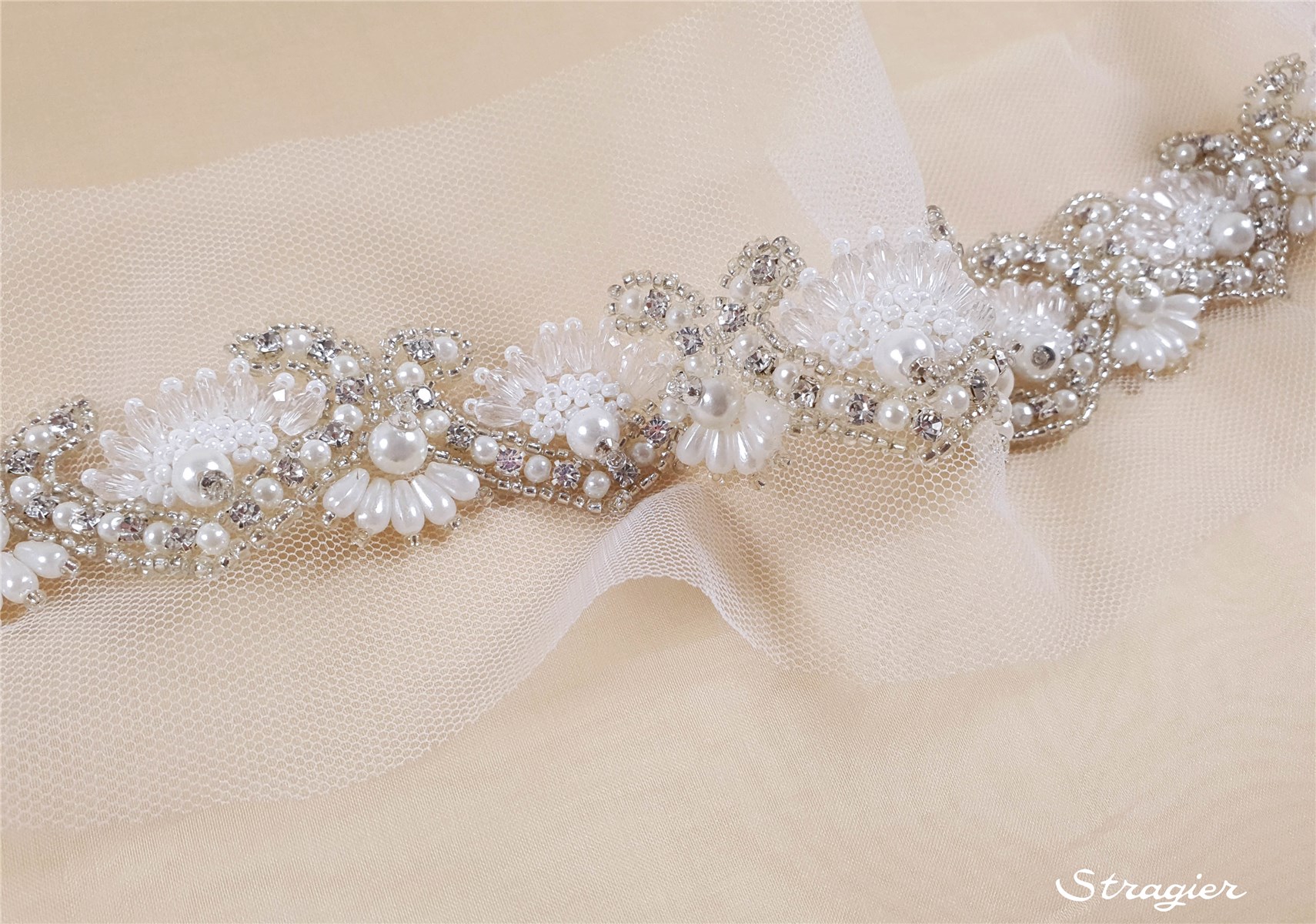 Hand beaded embroidered Braid - Sigourney - Porcelaine-Platine - 28 mm