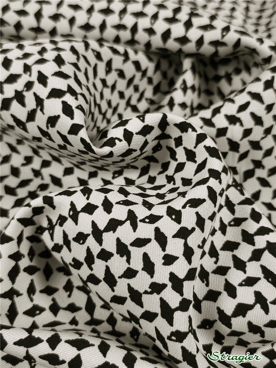 Twill - smooth - Viscose - Graphic - Ivoire-Noir