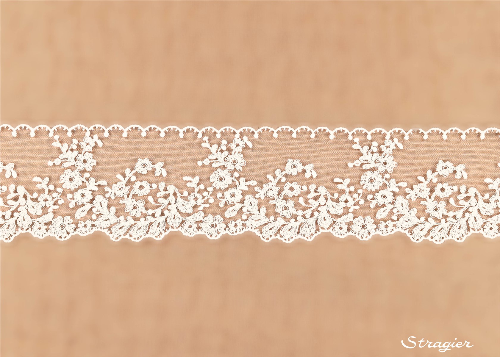 Broderie au fil de Coton sur tulle invisible - Edolie - Ivoire clair Stragier - 8 cm