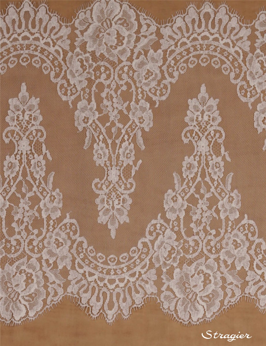 Dentelle de Calais - Antoinette - Ivoire clair Stragier - 35 cm